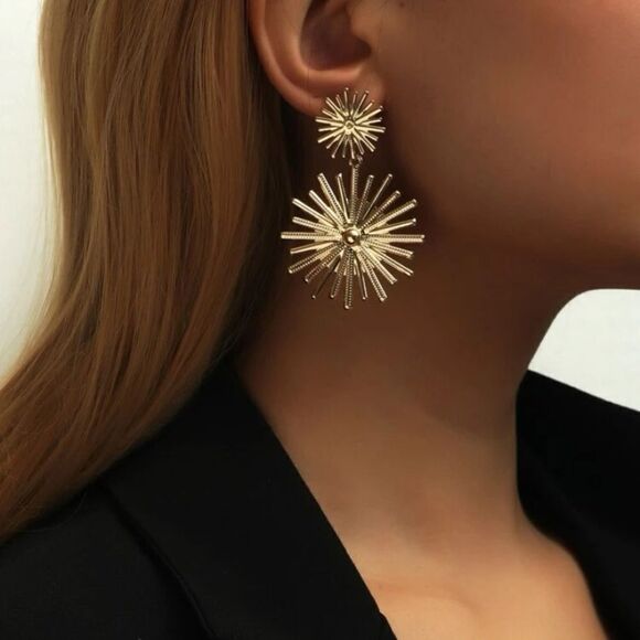 ✨🆕✨ Boho Chic Gold Tone Sun Drop Radiation Dangle Earrings ✨ - Picture 3 of 8